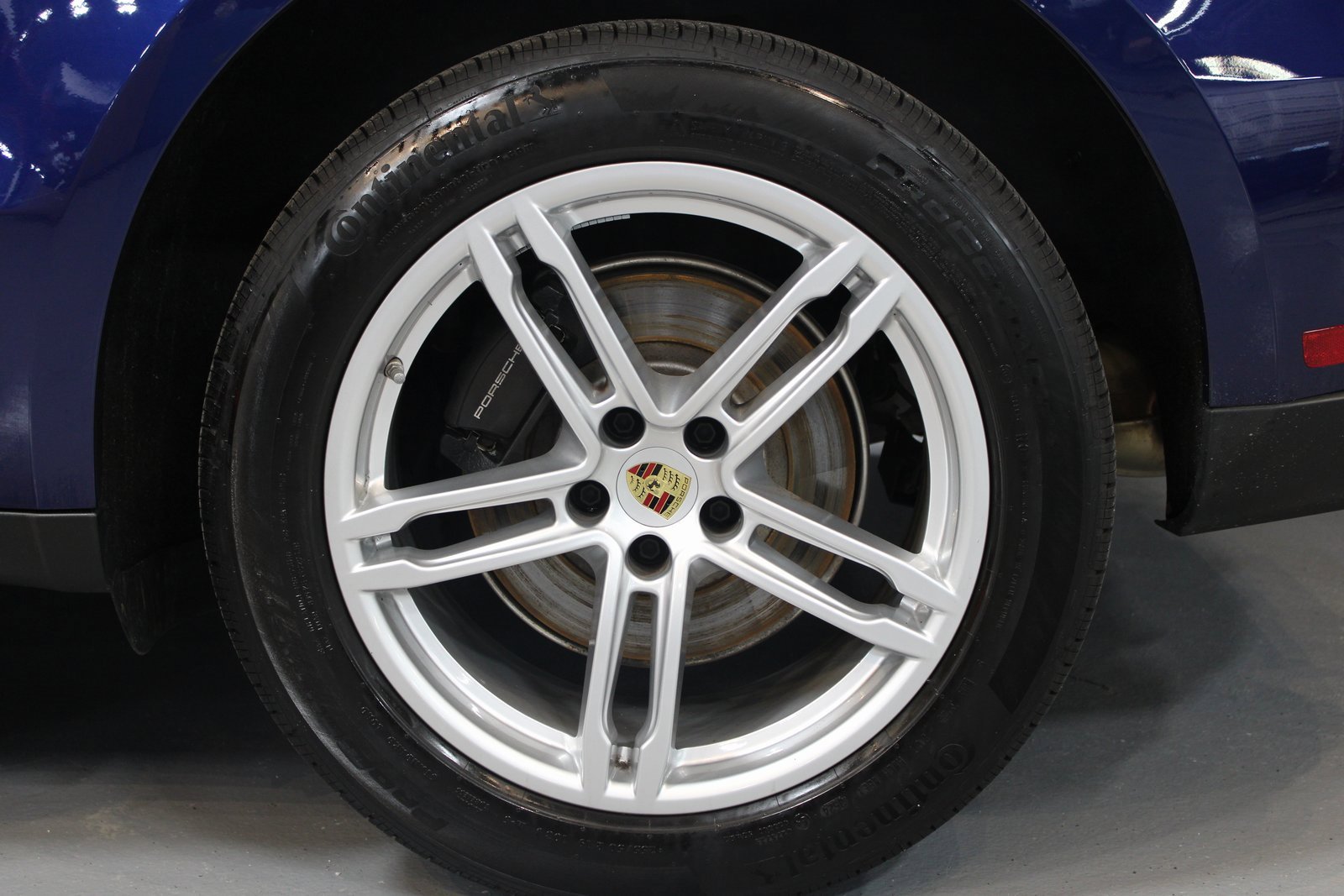 Certified 2025 Porsche Macan image 12