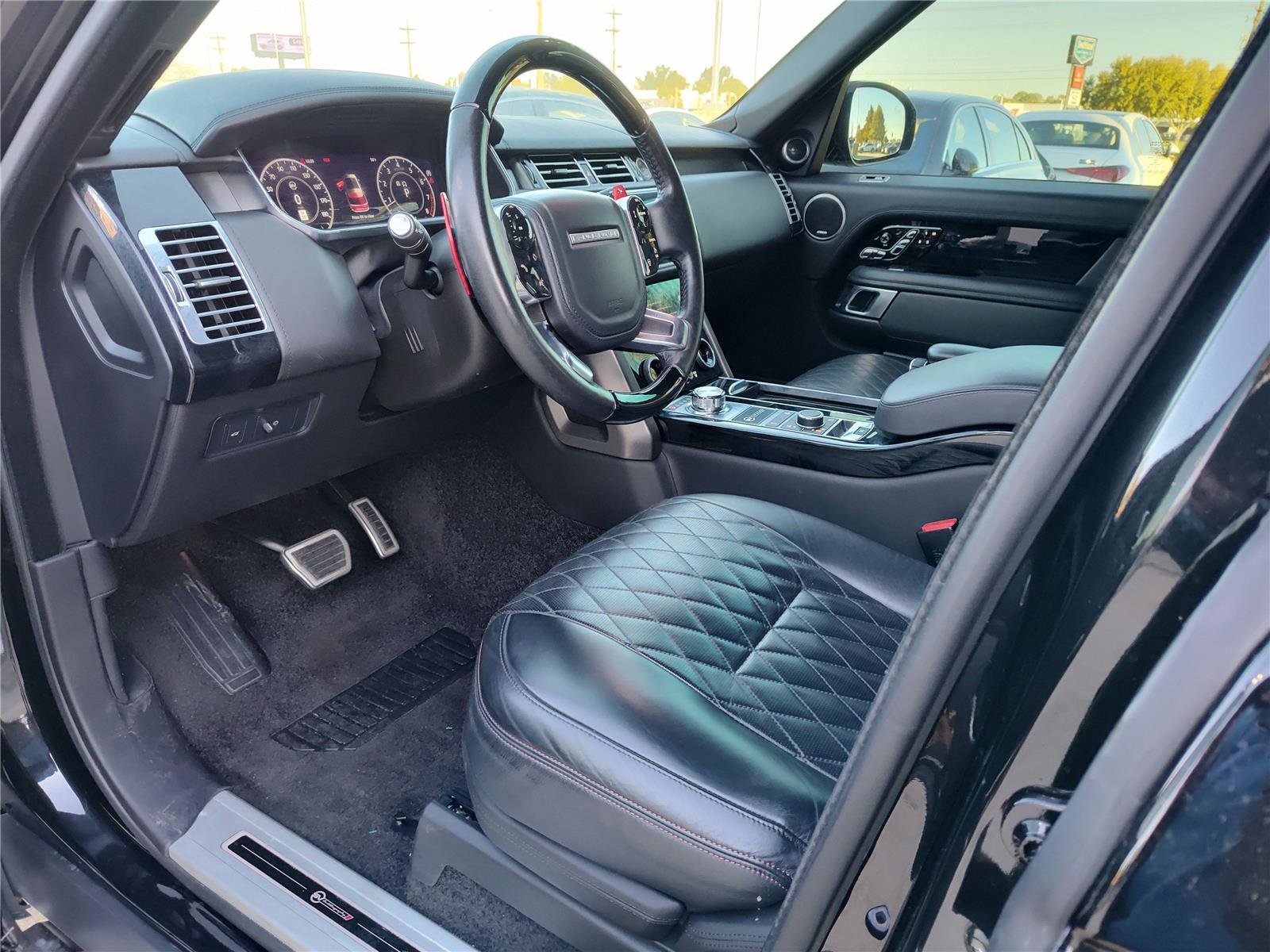 Used 2021 Land Rover Range Rover SV Autobiography Dynamic image 2