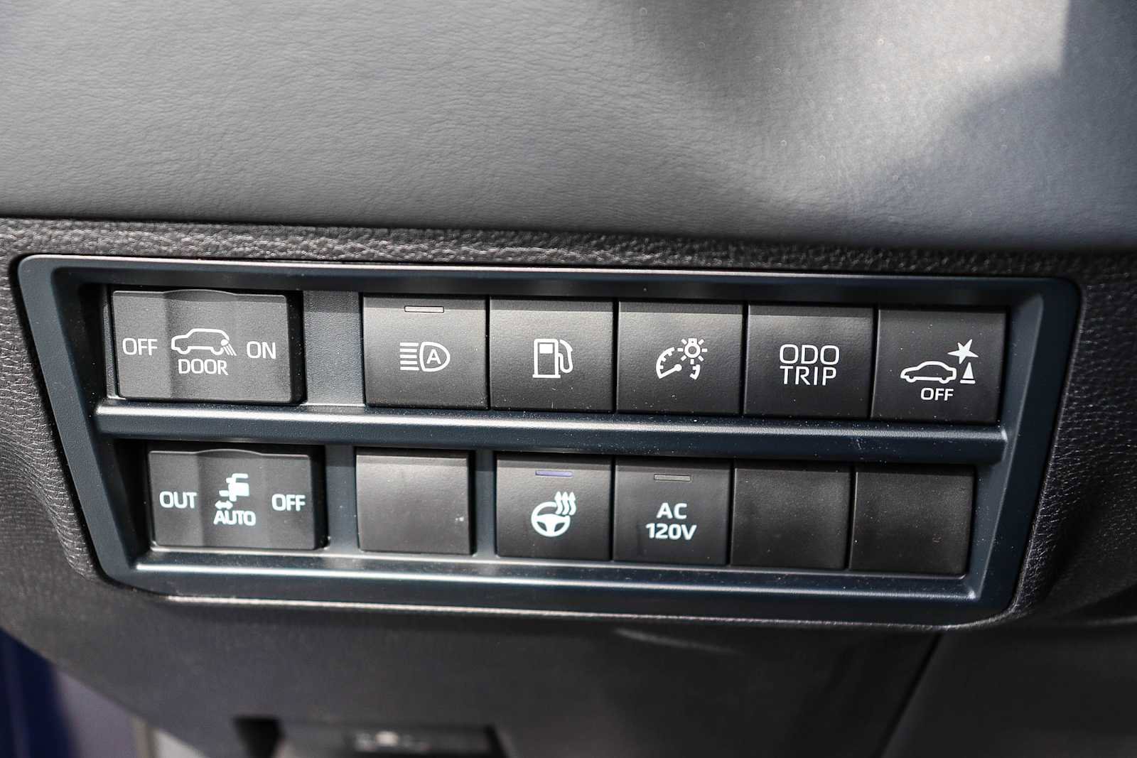 Used 2025 Toyota Sequoia Platinum image 31