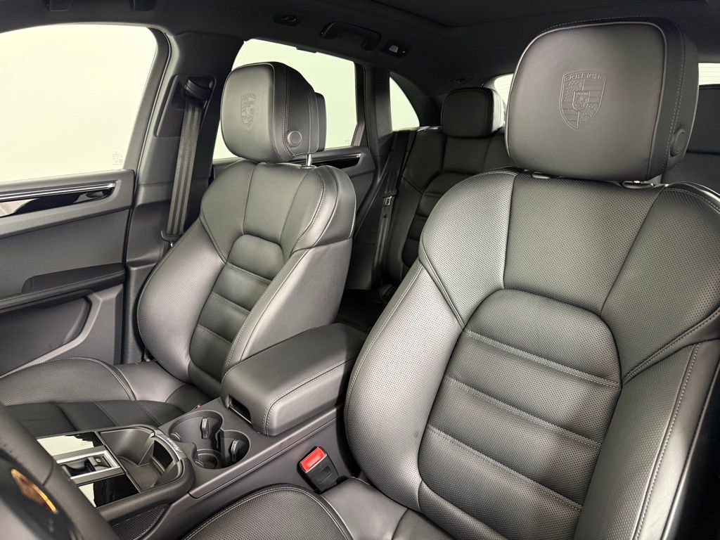 Certified 2026 Porsche Macan Turbo image 5