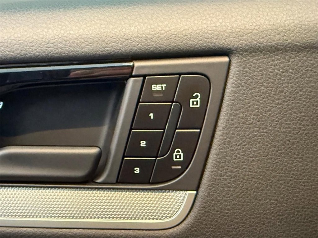 Used 2024 Porsche Cayenne Coupe image 14