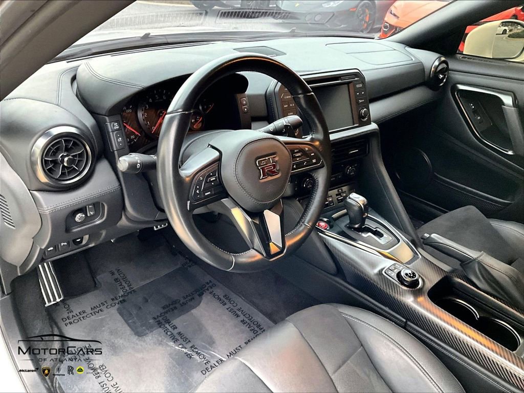 Used 2021 Nissan GT-R Premium image 12