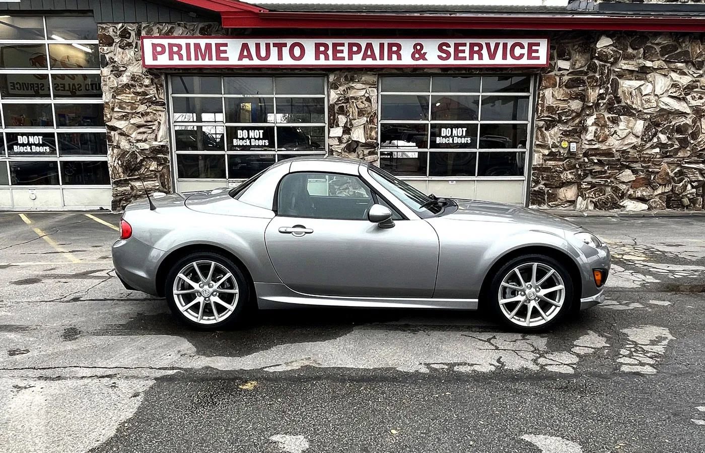 Used 2010 MAZDA MX-5 Miata Grand Touring w/ Premium Pkg image 14
