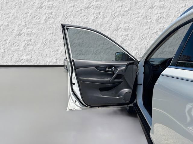 Used 2020 Nissan Rogue SL w/ Premium Package image 21