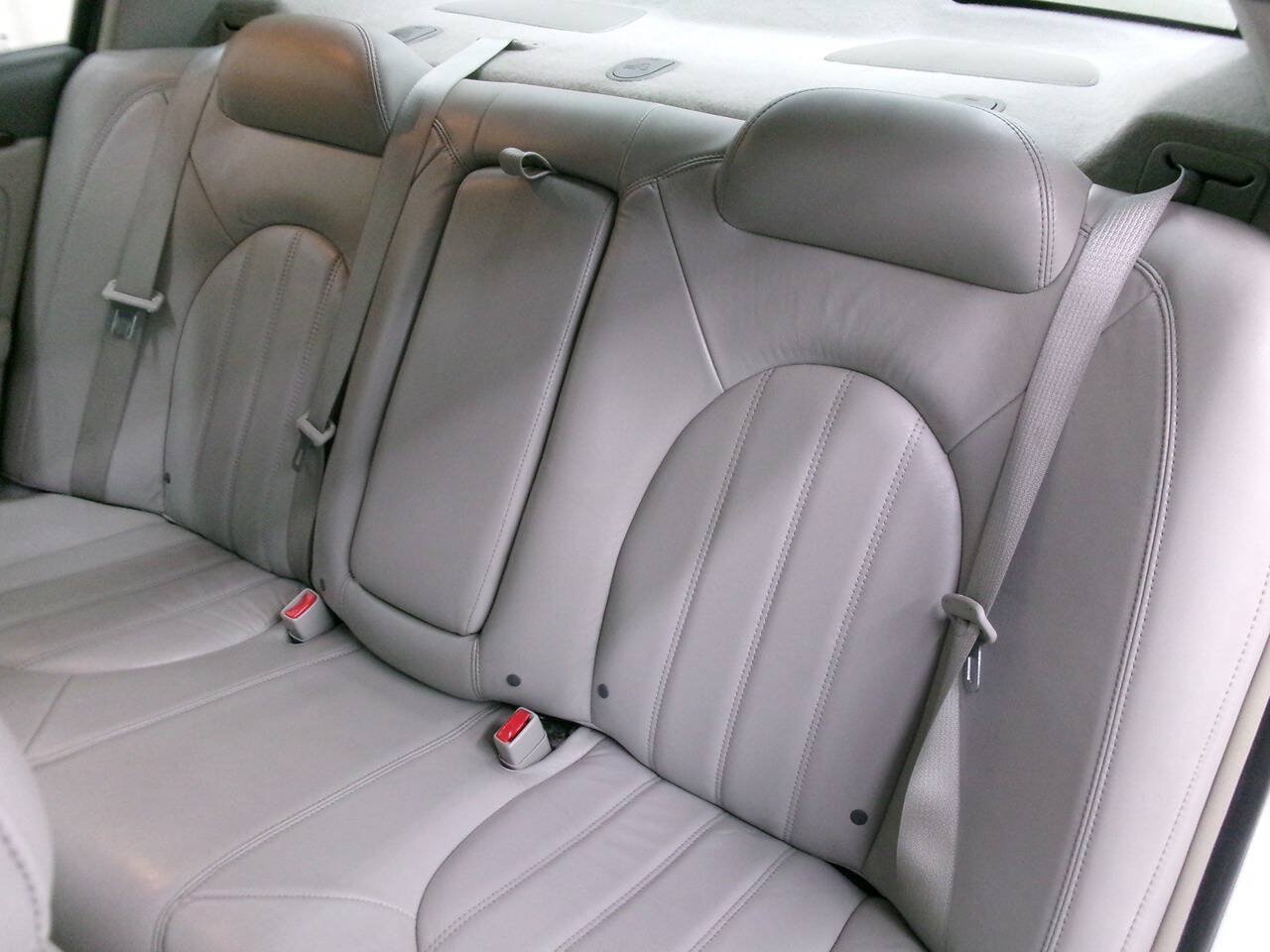 Used 2011 Buick Lucerne CXL FWD image 18