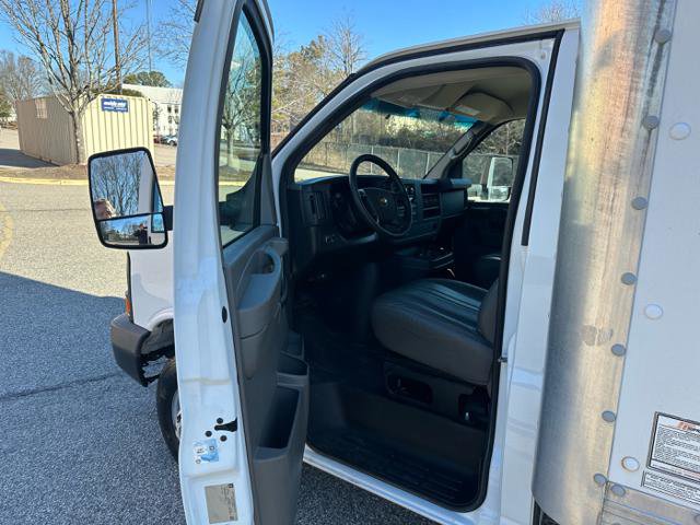 Used 2014 Chevrolet Express 4500 G4500 image 22