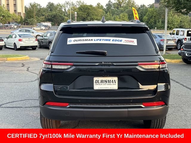 Used 2025 Jeep Grand Cherokee Altitude AWD/4WD image 4