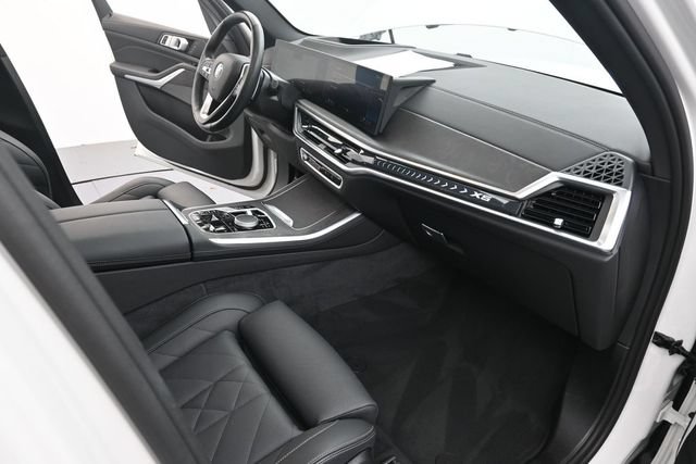 Used 2025 BMW X5 xDrive50e AWD/4WD image 28