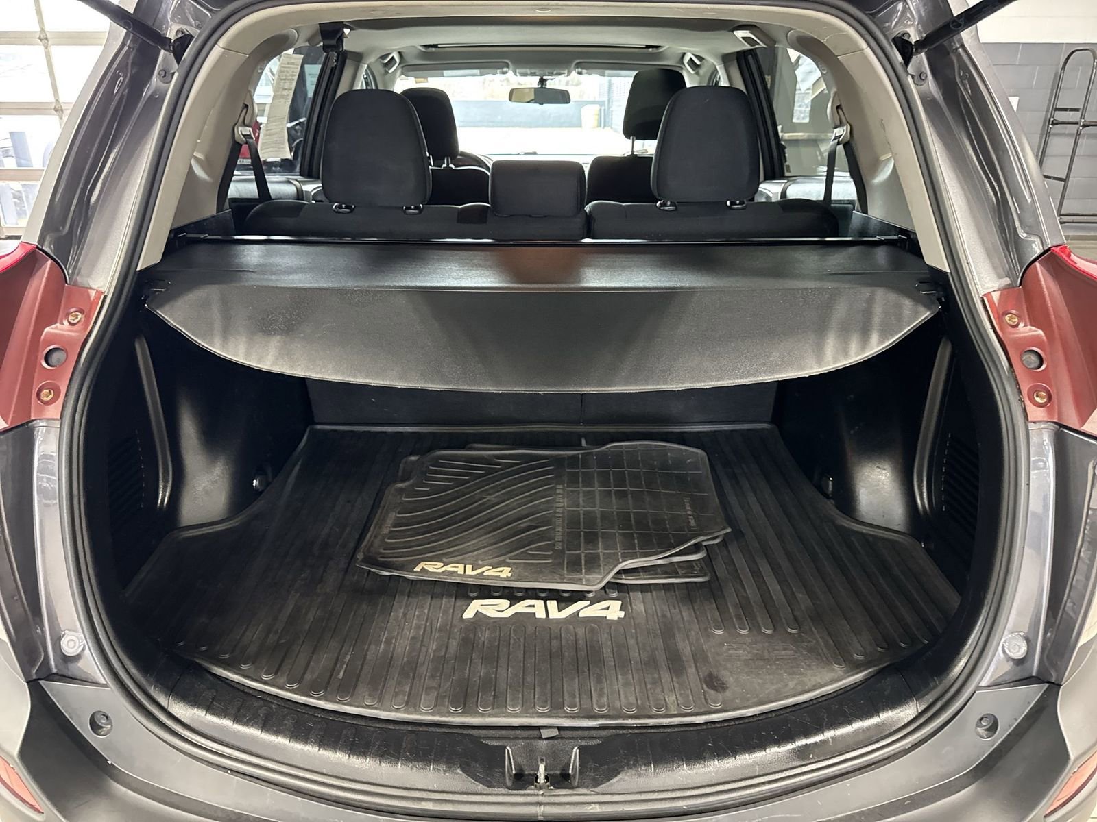 Used 2014 Toyota RAV4 XLE AWD/4WD image 38