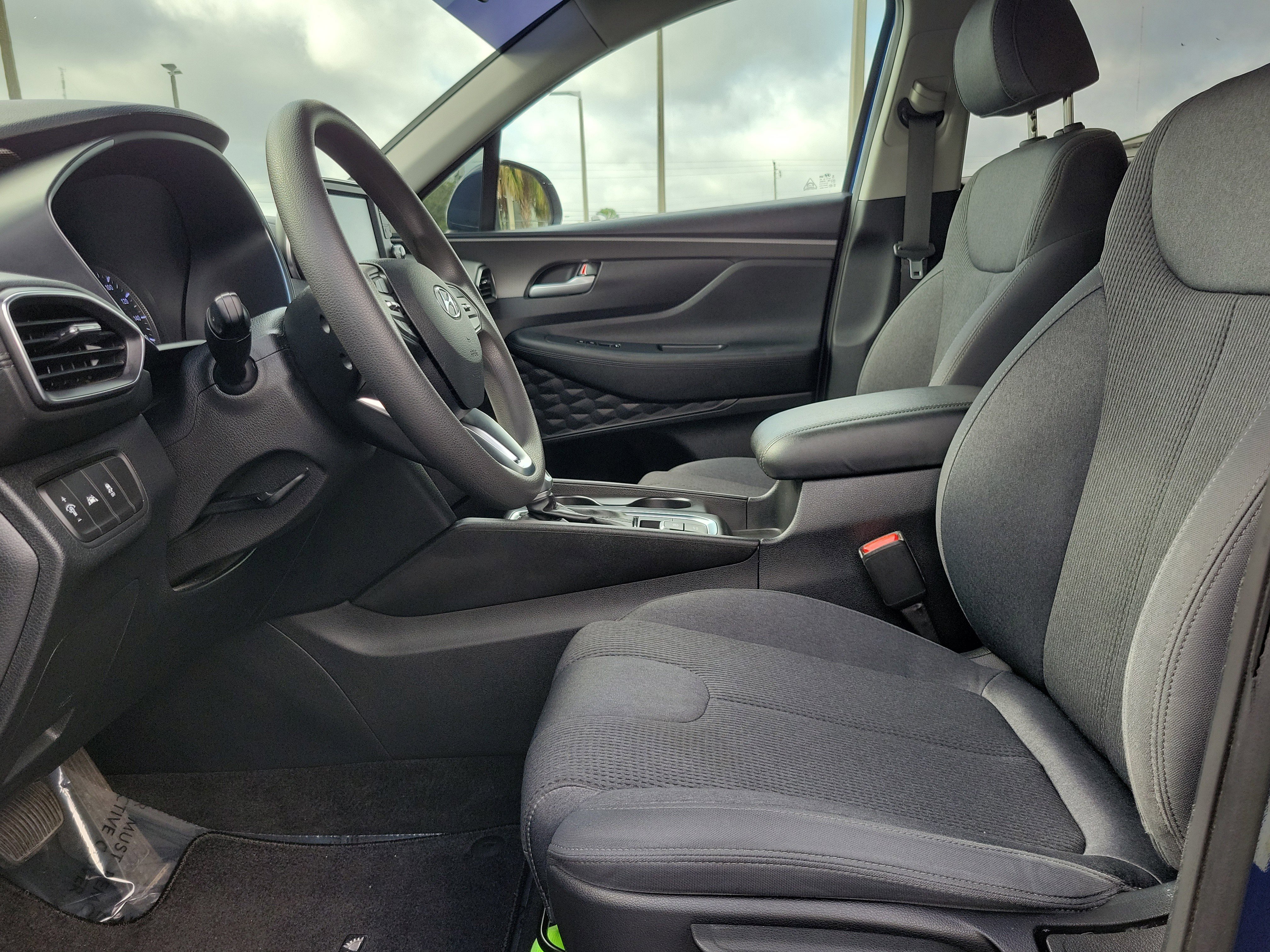 Used 2020 Hyundai Santa Fe SE image 18