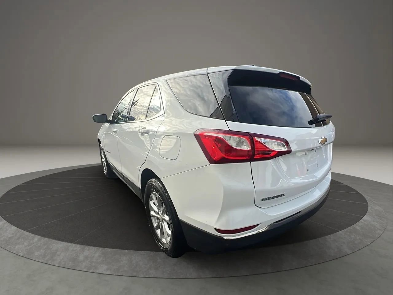 Used 2020 Chevrolet Equinox LT w/ Driver Convenience Package image 7