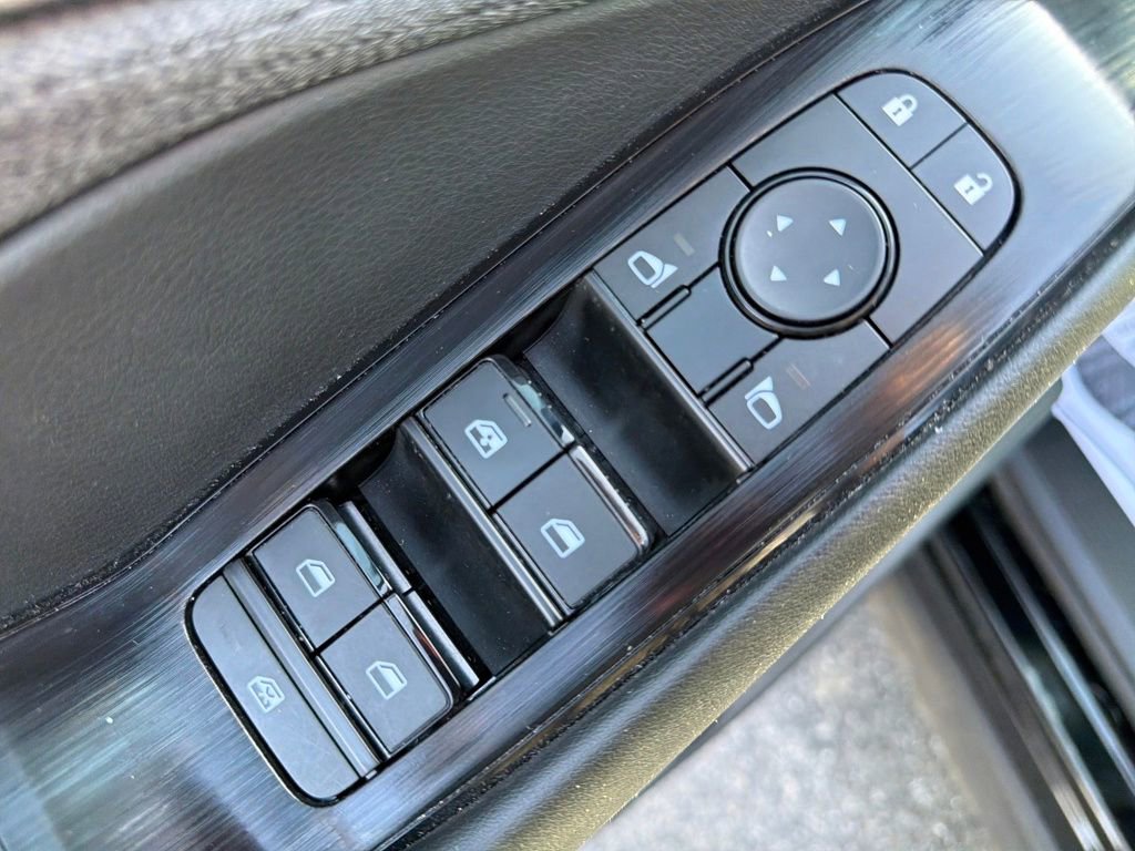 Used 2023 Nissan Rogue S image 13