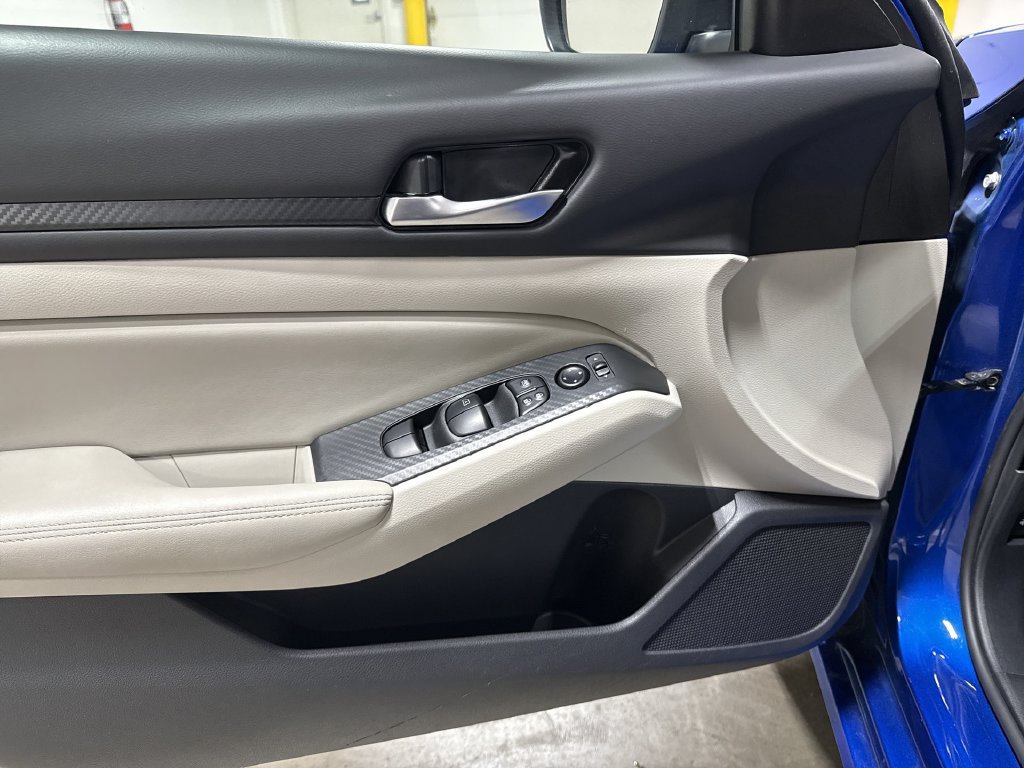Used 2025 Nissan Altima 2.5 SV FWD image 20