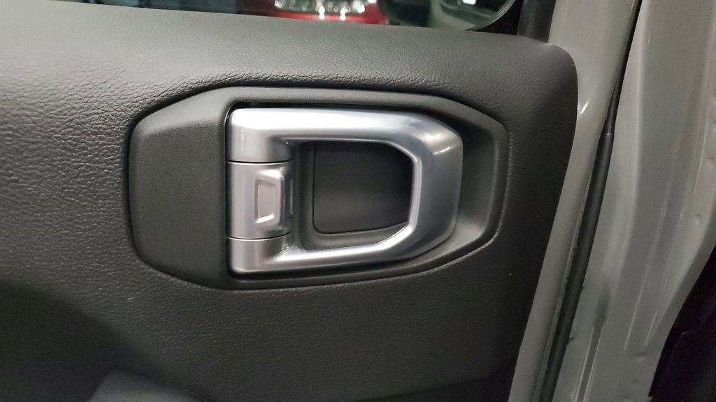 Used 2022 Jeep Wrangler Unlimited Sahara image 16