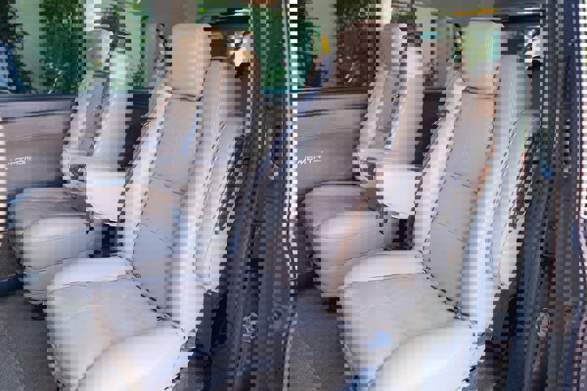 Used 2018 Mercedes-Benz Metris Passenger image 24