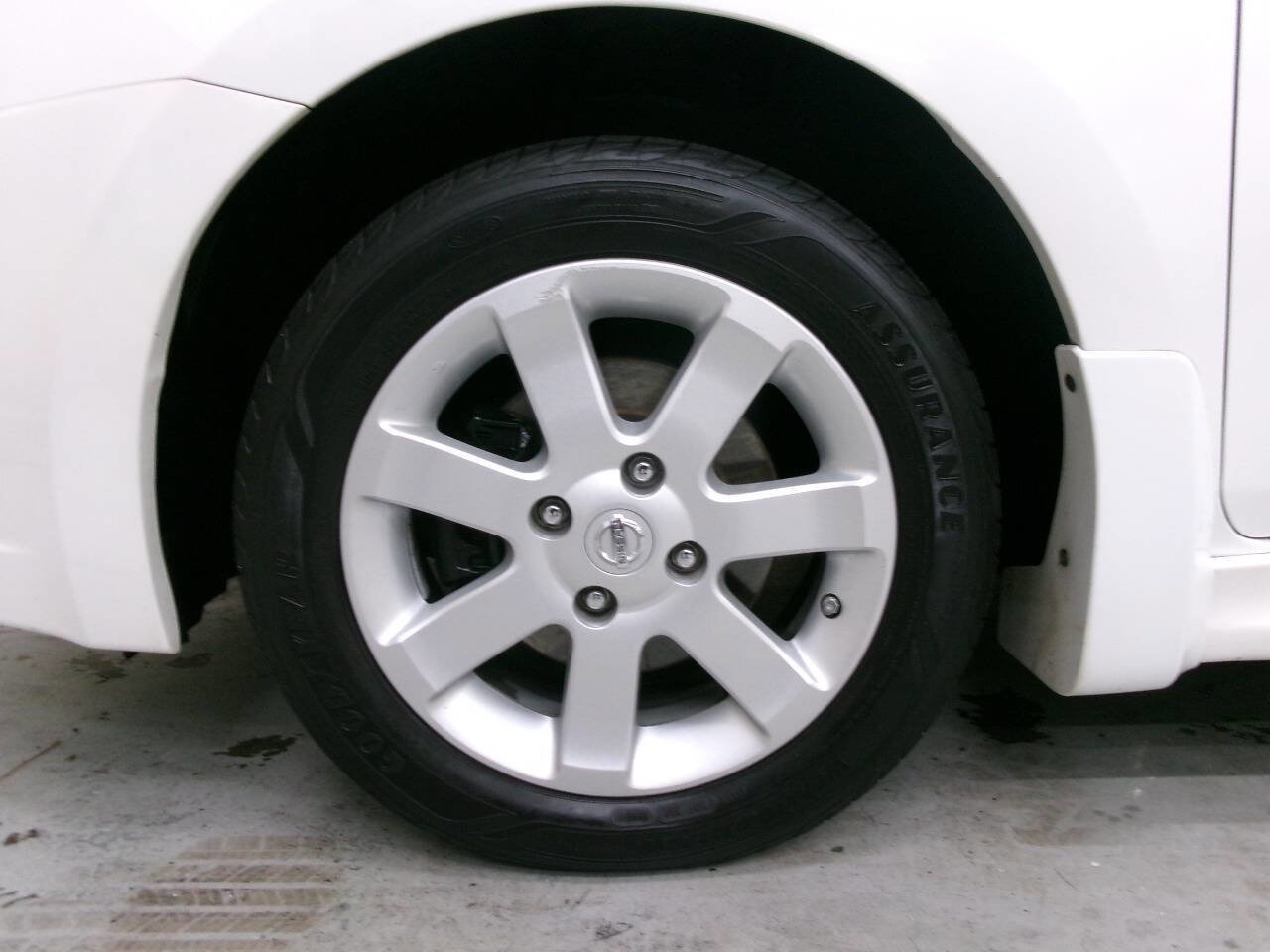 Used 2011 Nissan Sentra 2.0 SR w/ Convenience Pkg image 2