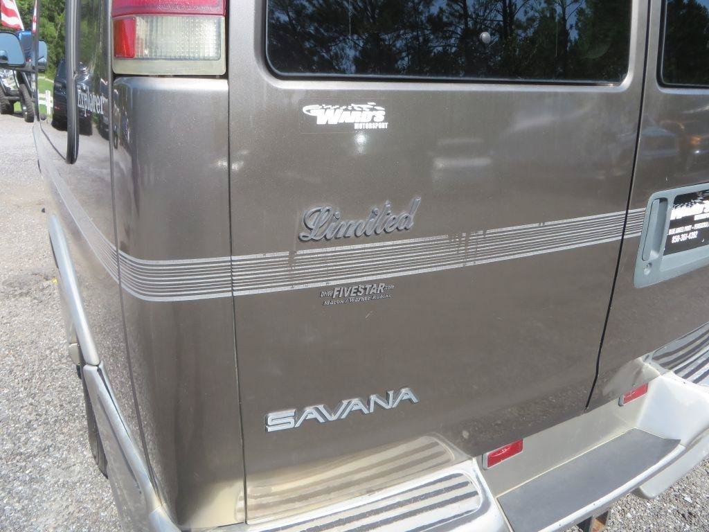 Used 2002 GMC Savana 1500 w/ SLE Marketing Option Pkg 3 RWD image 9