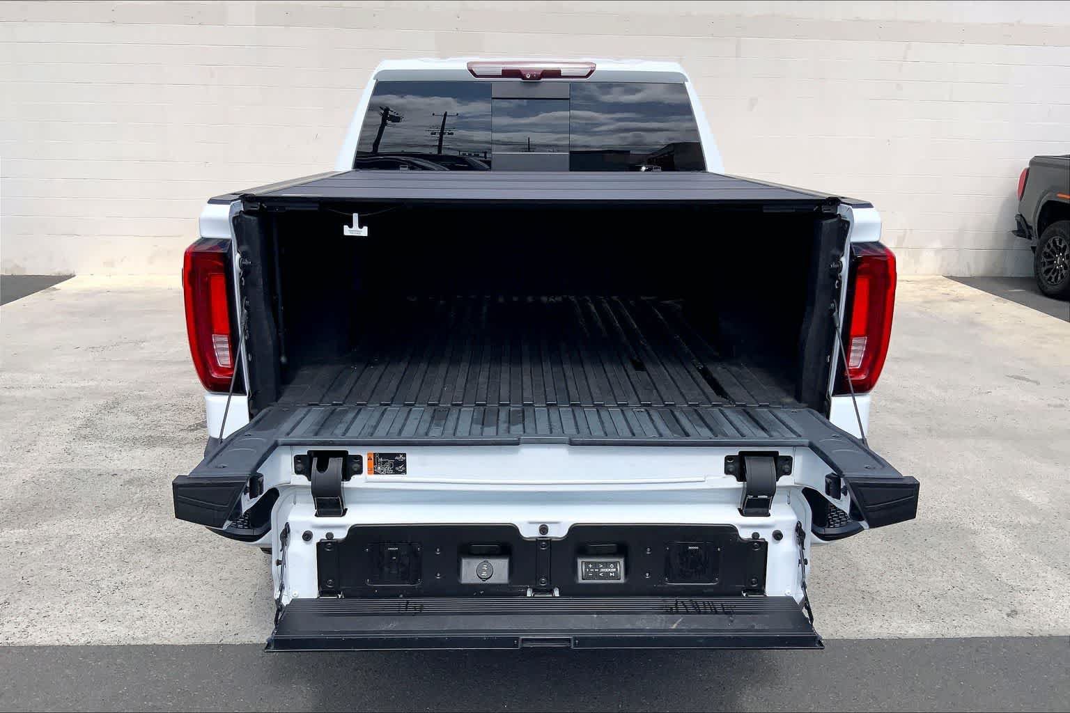 Used 2021 GMC Sierra 1500 AT4 w/ AT4 Value Package AWD/4WD image 18