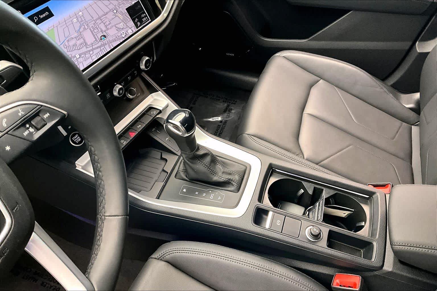 Certified 2025 Audi Q3 2.0T Premium Plus w/ Premium Plus Package AWD/4WD image 17