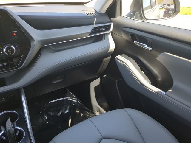Used 2023 Toyota Highlander XLE image 17
