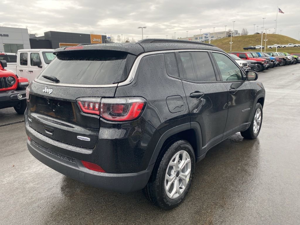 New 2026 Jeep Compass Latitude image 3