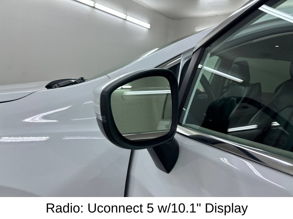 Used 2023 Chrysler Pacifica Touring-L FWD image 19