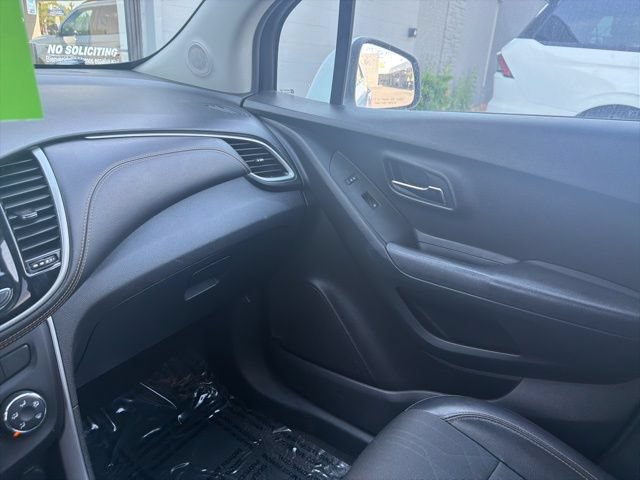 Used 2017 Chevrolet Trax LT w/ LT Convenience Package FWD image 17