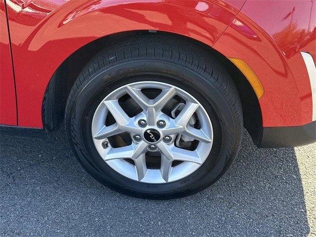 Certified 2025 Kia Soul LX w/ LX Technology Package image 7