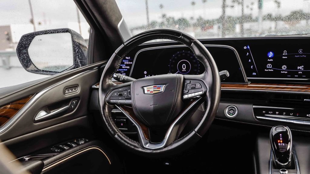 Used 2024 Cadillac Escalade ESV Premium Luxury Platinum AWD/4WD image 18