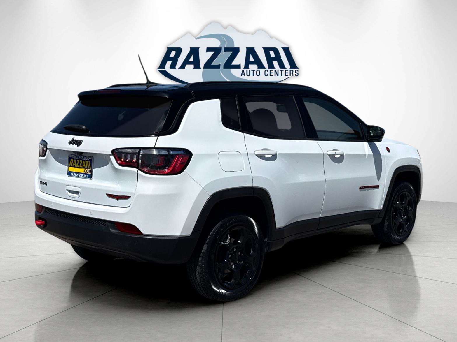 Used 2024 Jeep Compass Trailhawk AWD/4WD image 3