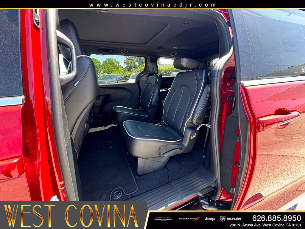 New 2027 Chrysler Pacifica Limited FWD image 28