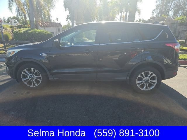 Used 2017 Ford Escape SE FWD image 1