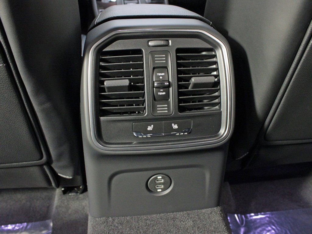 Certified 2025 Porsche Macan image 36