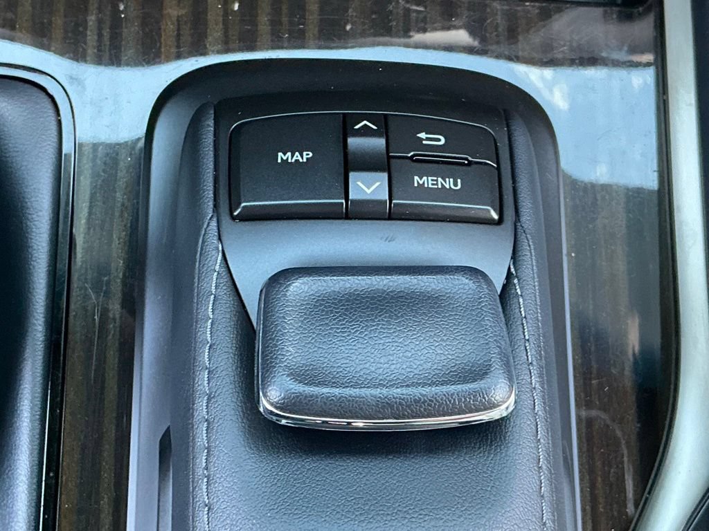 Used 2020 Lexus LX 570 4WD w/ Sport Package image 31