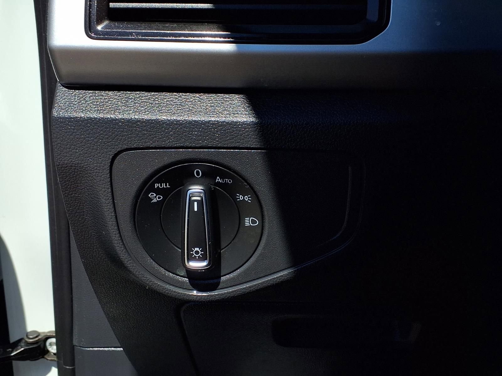 Used 2023 Volkswagen Atlas SE w/ Panoramic Sunroof Package image 14