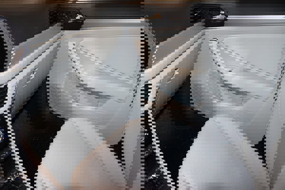 Used 2019 Volkswagen Jetta SE w/ Cold Weather Package image 42