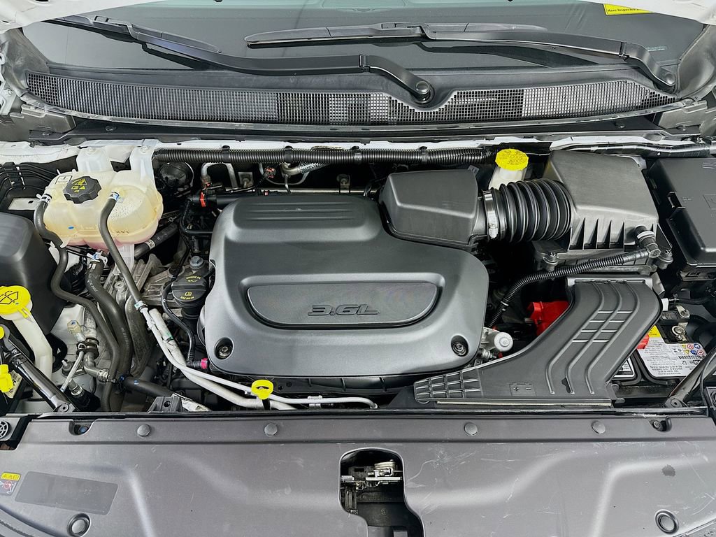 Used 2024 Chrysler Pacifica Touring-L image 31