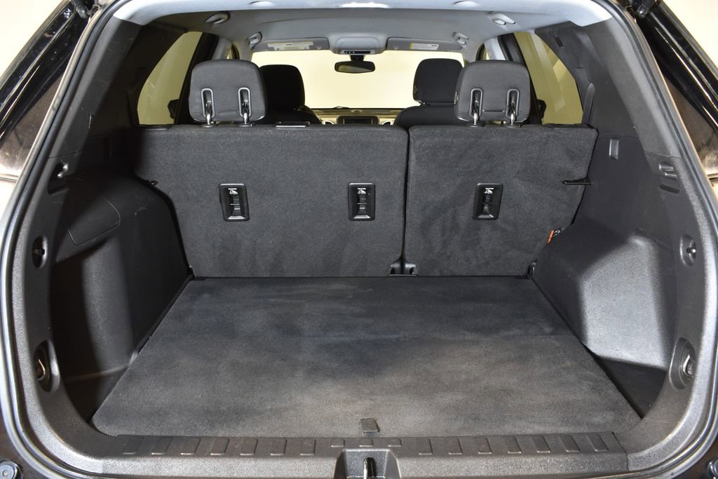 Used 2019 Chevrolet Equinox LS w/ LS Convenience Package image 28