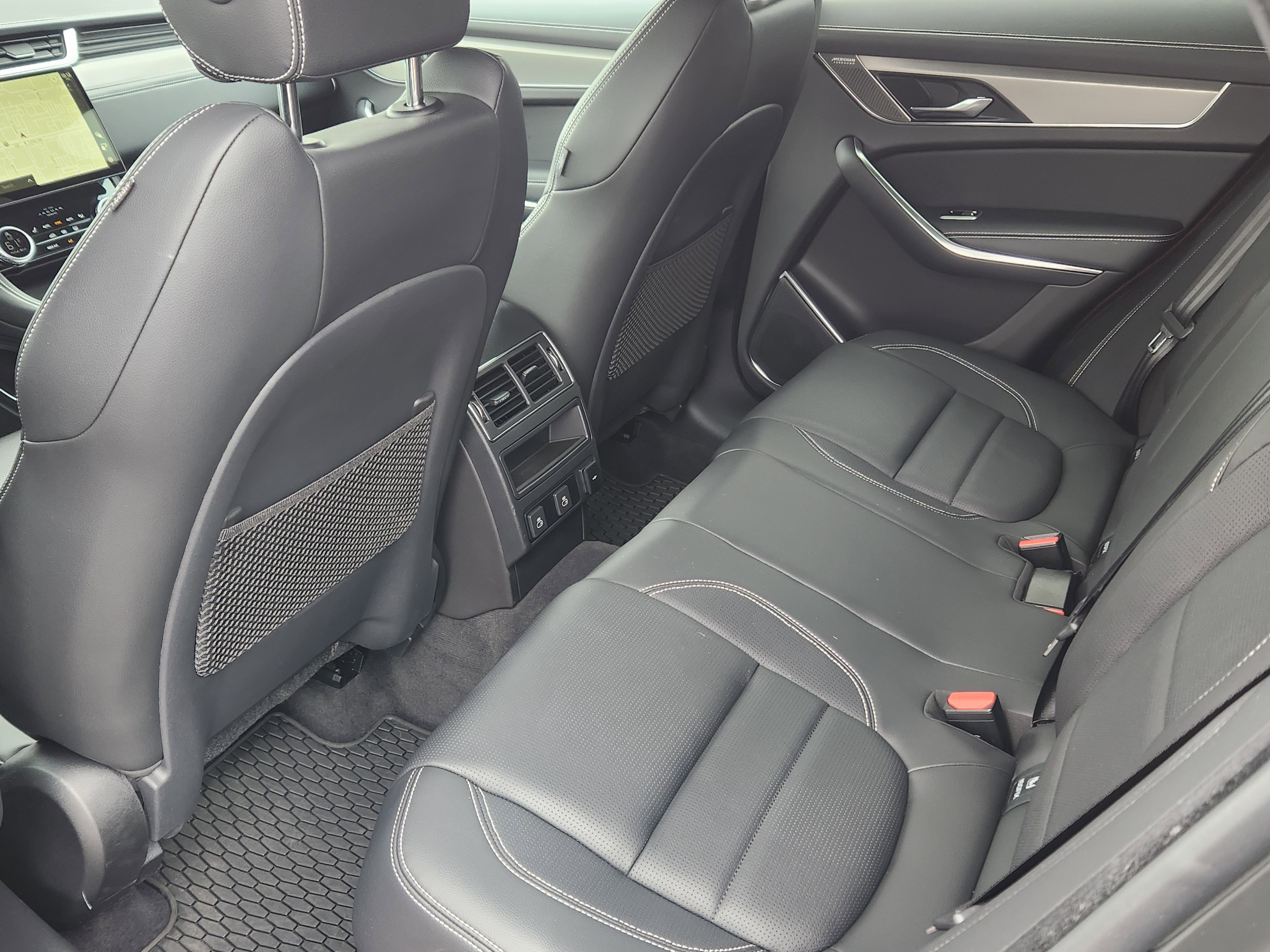Certified 2025 Jaguar F-PACE R-Dynamic S AWD/4WD image 16