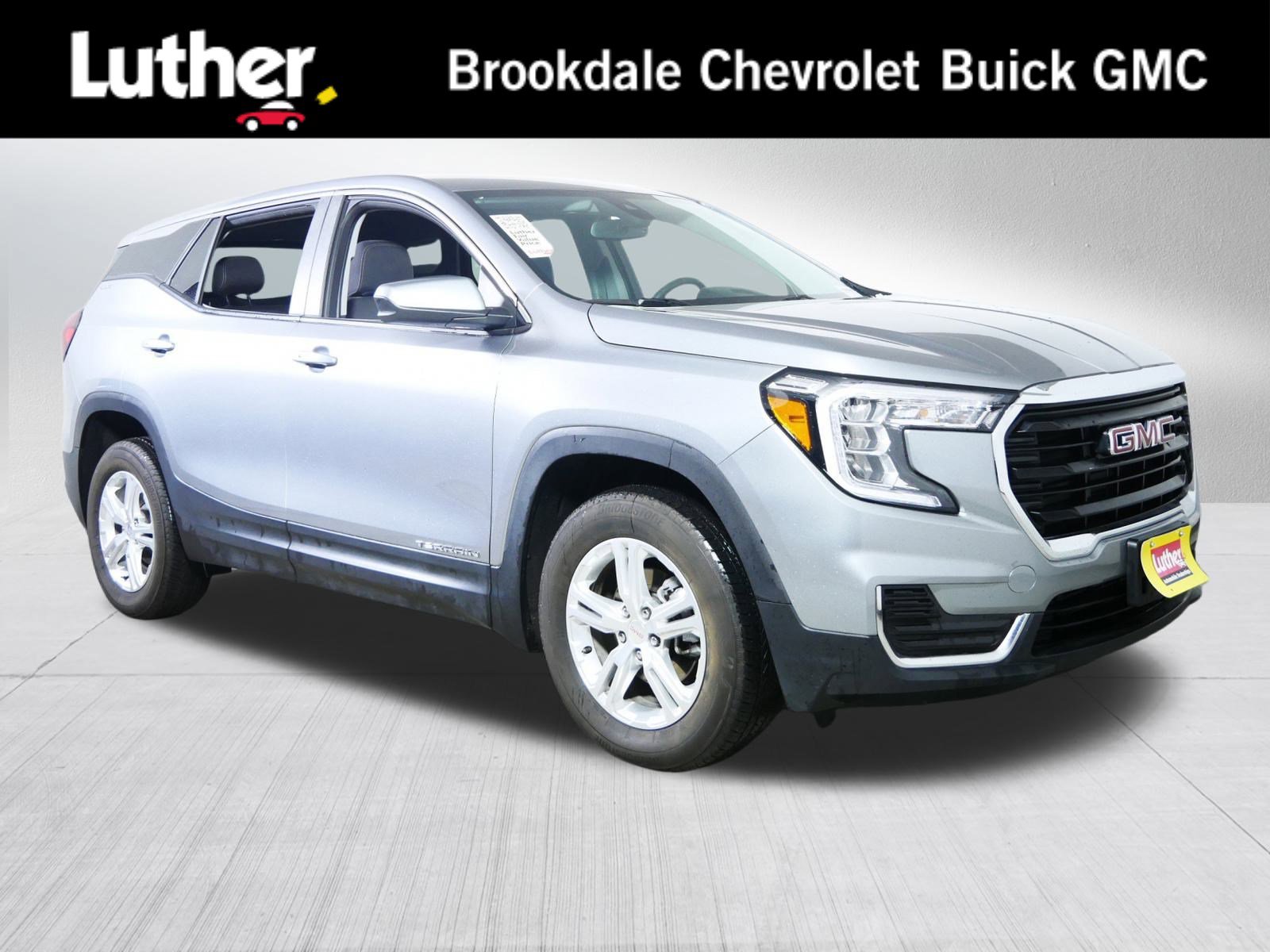 Used 2024 GMC Terrain SLE image 1