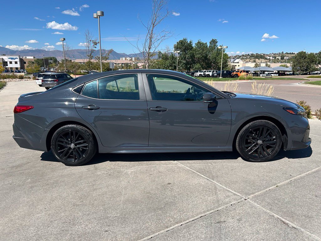 Used 2025 Toyota Camry SE AWD/4WD image 9