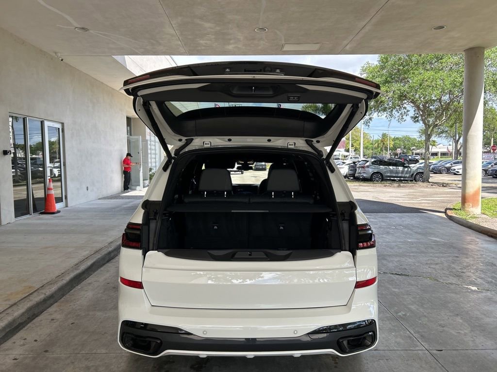 Used 2024 BMW X7 xDrive40i w/ M Sport Package image 45