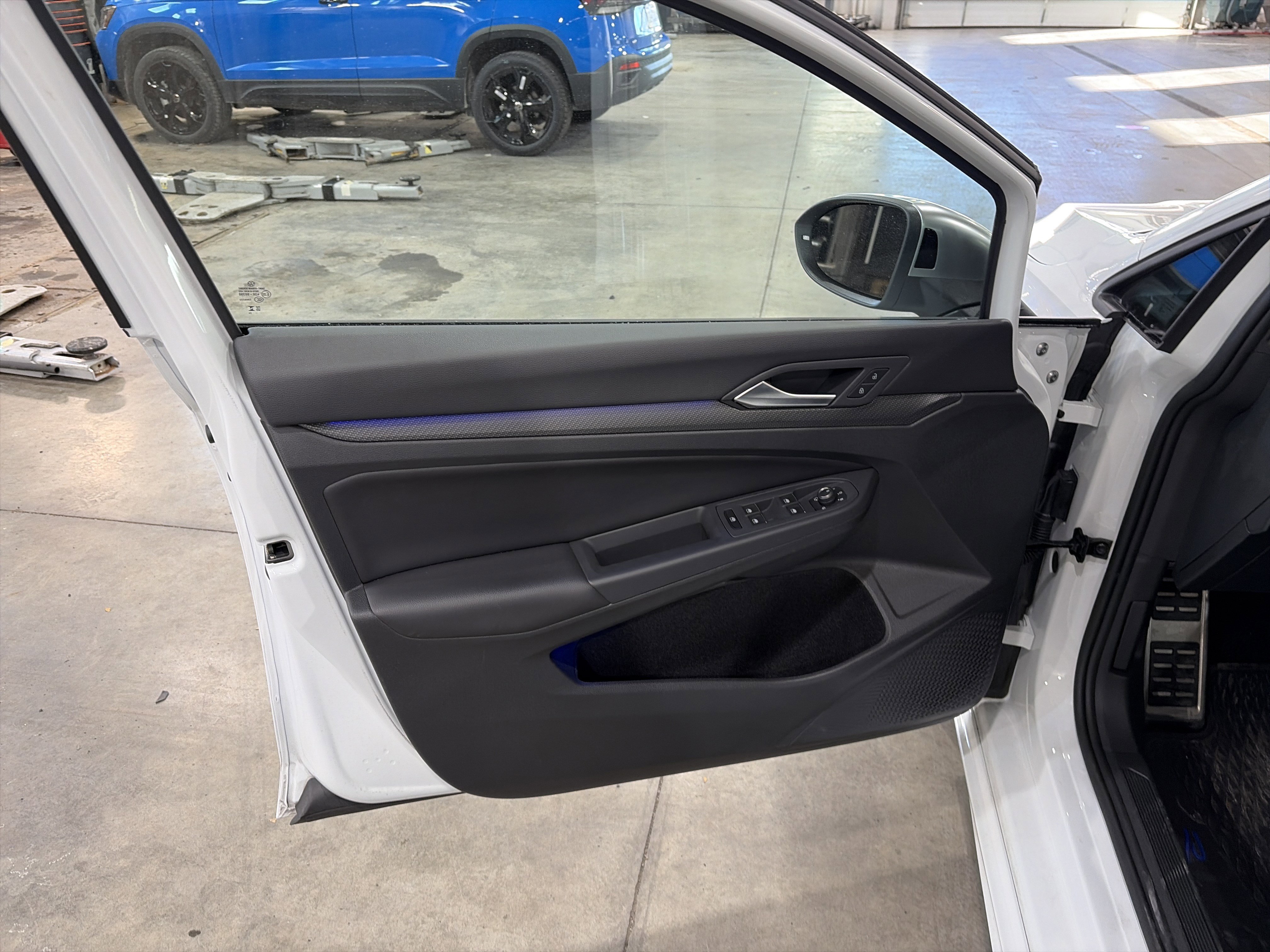 Certified 2024 Volkswagen Golf R image 8