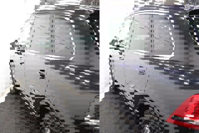 Used 2016 Volkswagen Touareg VR6 image 9