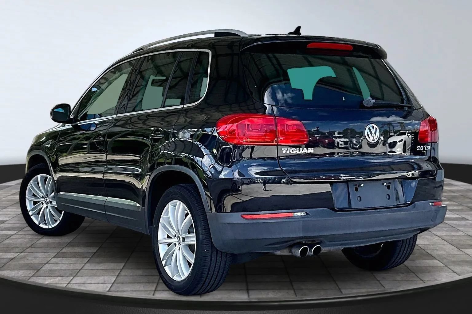Used 2014 Volkswagen Tiguan SE FWD image 4