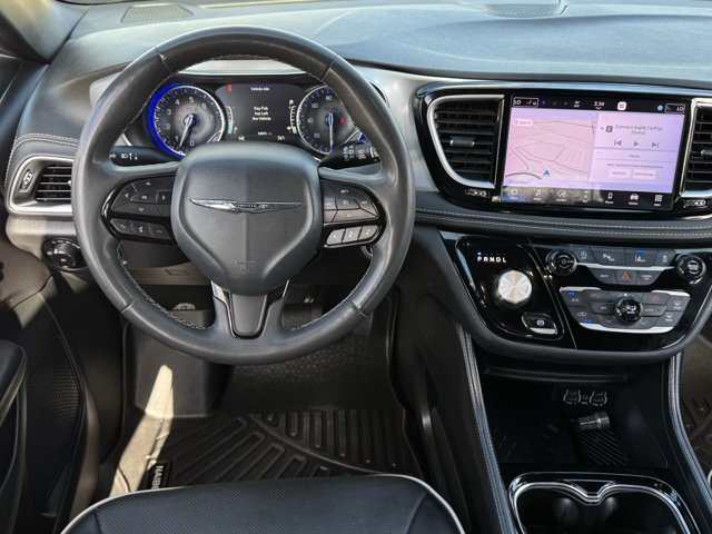 Used 2025 Chrysler Pacifica Limited FWD image 12