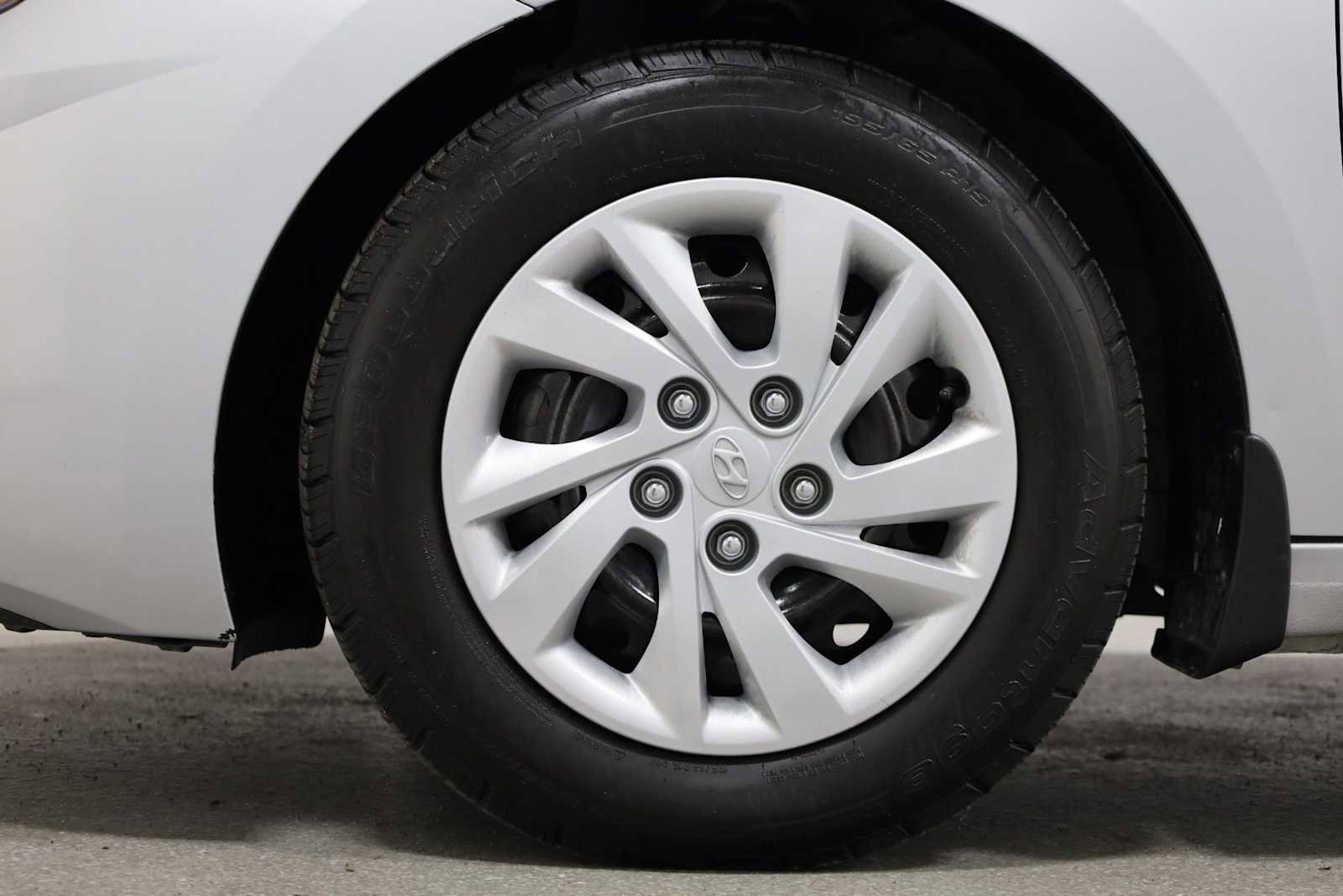 Used 2020 Hyundai Elantra SE image 35