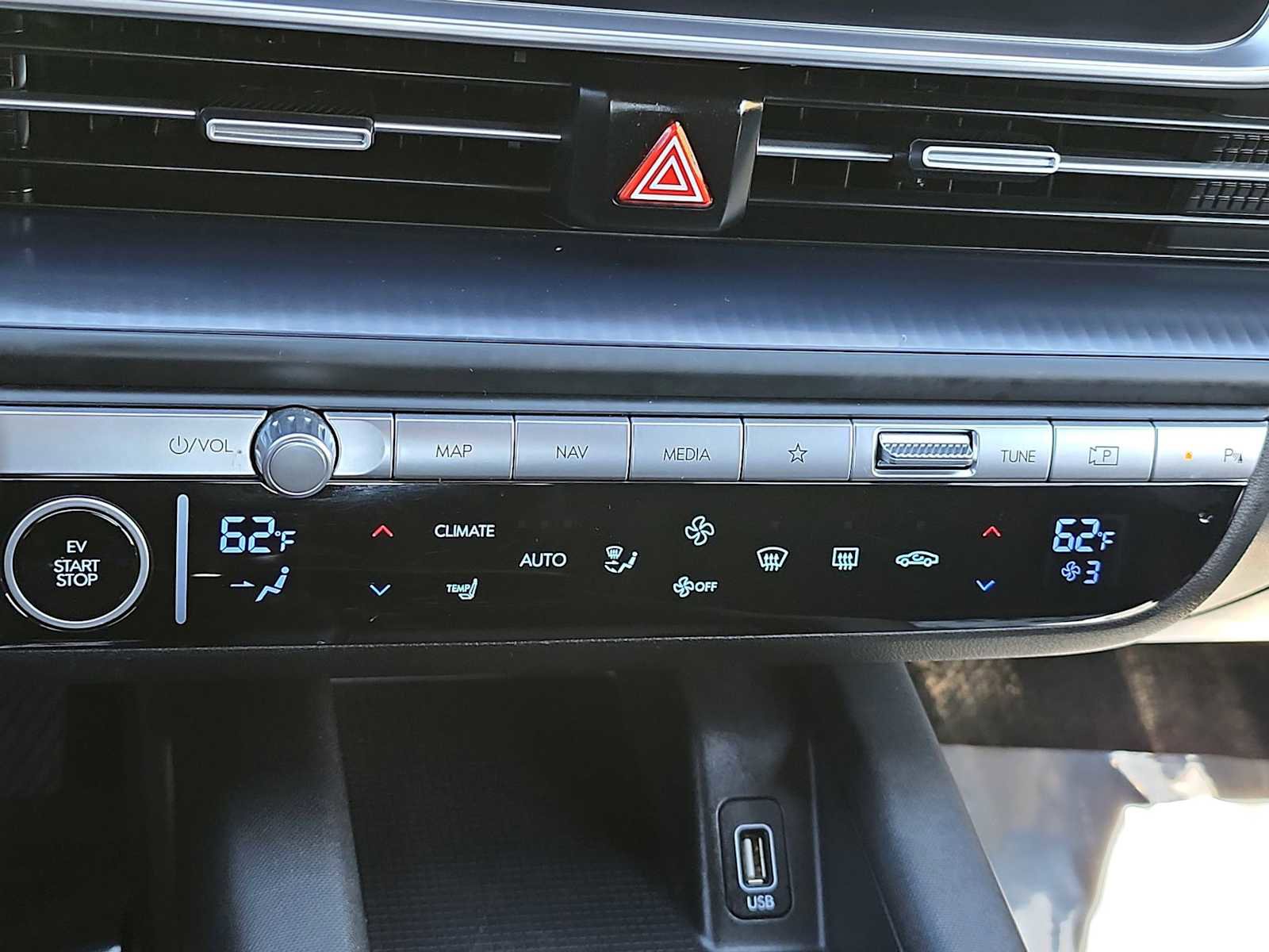 Used 2024 Hyundai Ioniq 6 SE RWD image 28