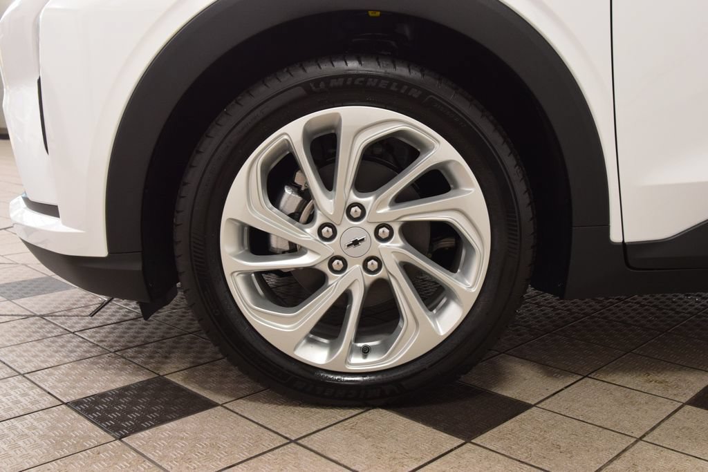 New 2027 Chevrolet Bolt LT FWD image 24
