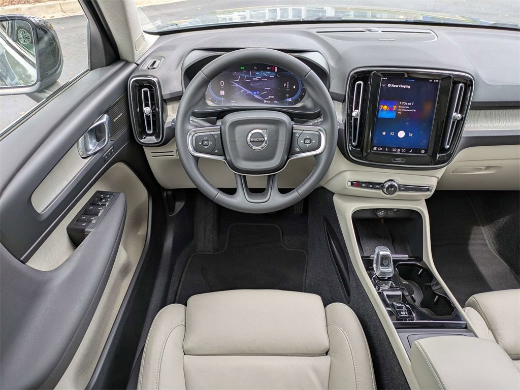 Used 2023 Volvo XC40 B5 Ultimate image 18